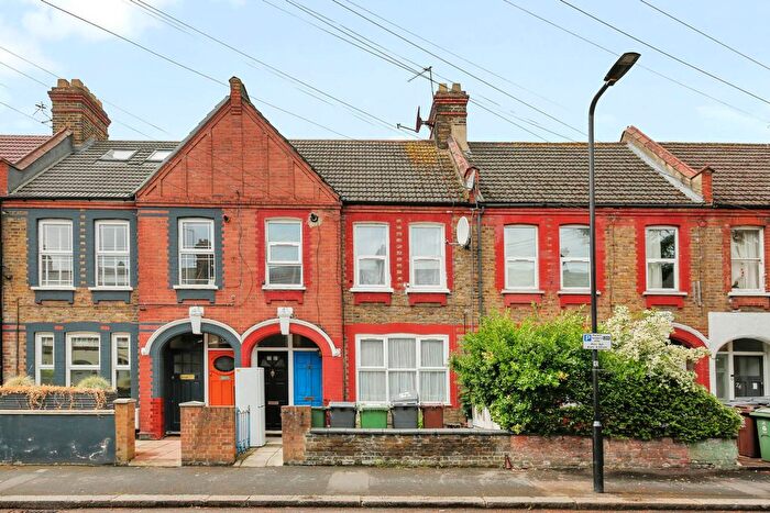 2 Bedroom Flat For Sale In Kettlebaston Road, Leyton, E10