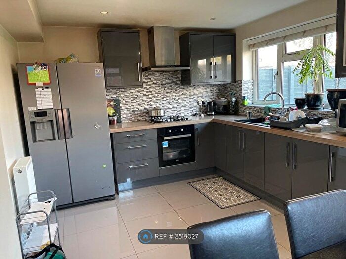 3 Bedroom Semi-Detached House To Rent In Wingate Road, Dunstable, LU5