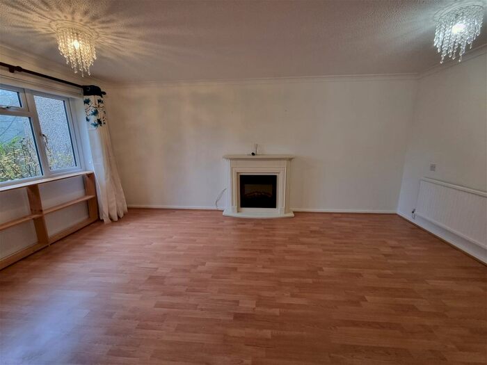 3 Bedroom Semi-Detached House To Rent In Brookhouse Road, Farnborough, GU14