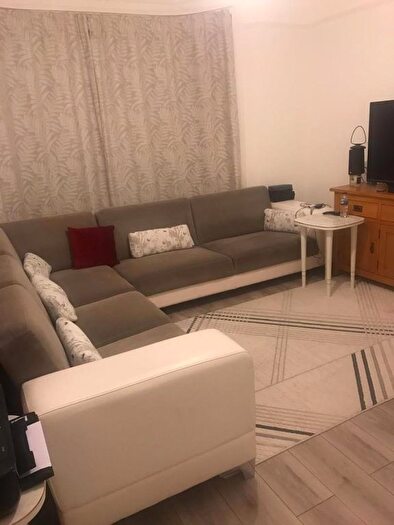 3 Bedroom Flat To Rent In Bedroom Flat, Caversham Avenue In Area, N13