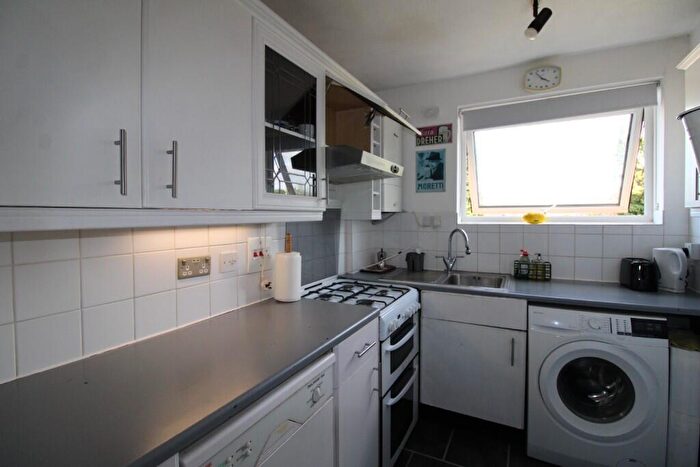 2 Bedroom Flat To Rent In Ashburton Gardens, Croydon, London, CR0