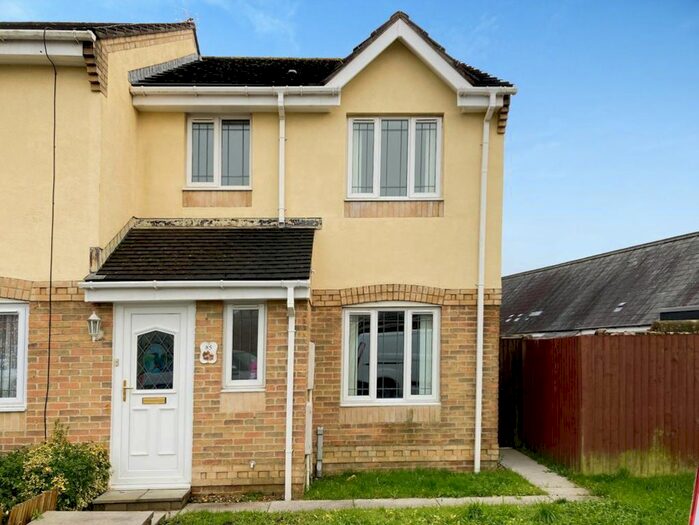 3 Bedroom Property To Rent In Gerddi Quarella, Bridgend, CF31