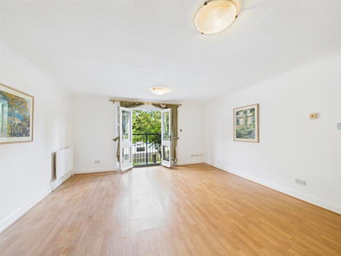 2 Bedroom Apartment To Rent In Twig Folly Close, Bethnal Green, E2