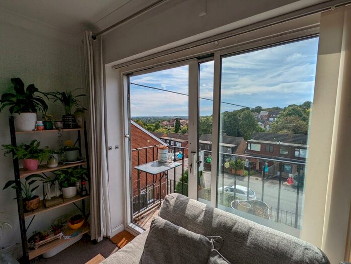 2 Bedroom Flat To Rent In Mays Avenue, Carlton, Nottingham, NG4