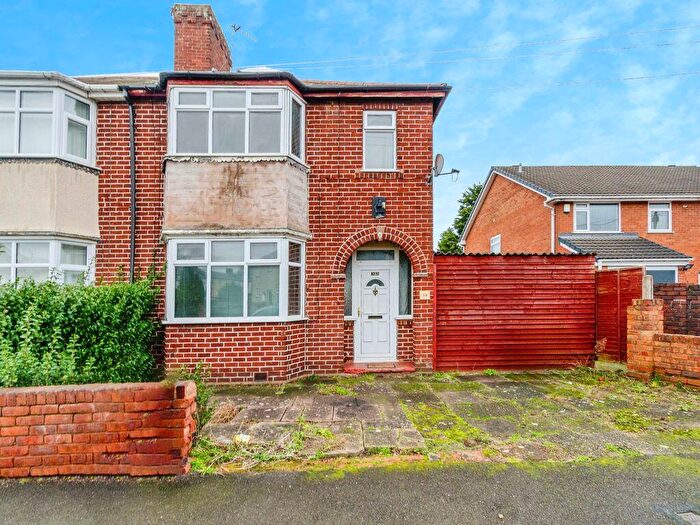 3 Bedroom Semi-Detached House For Sale In Bagnall Street, Tipton, DY4