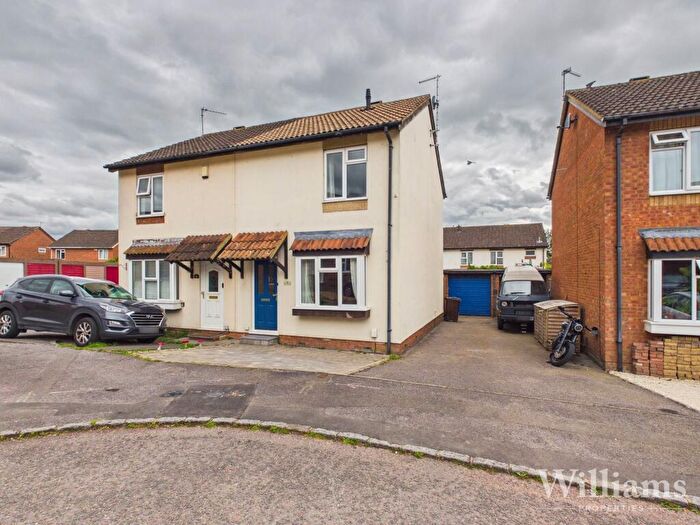 2 Bedroom Property To Rent In Ravensbourne Road, Aylesbury, HP21