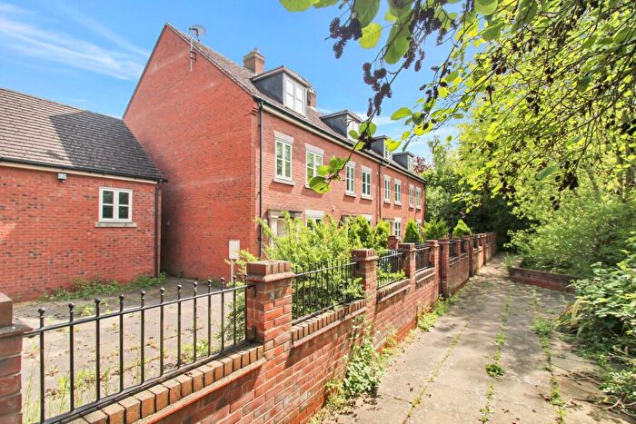 3 Bedroom End Of Terrace House To Rent In Monarch Close, Rugby, Warwickshire, CV21