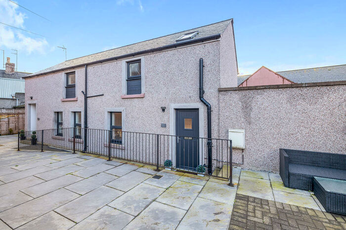 2 Bedroom Flat To Rent In New Wynd, Montrose, Angus, DD10