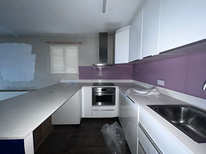1 Bedroom Flat For Sale In Flat Caradon Court, A Ellesmere Road, Twickenham, Greater London, TW1