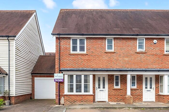 3 Bedroom Semi Detached House For Sale In Longhurst Avenue, Horsham, RH12