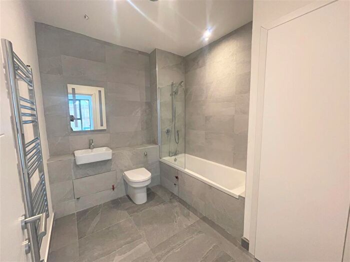 2 Bedroom Apartment To Rent In Elma House, Fleet, GU51