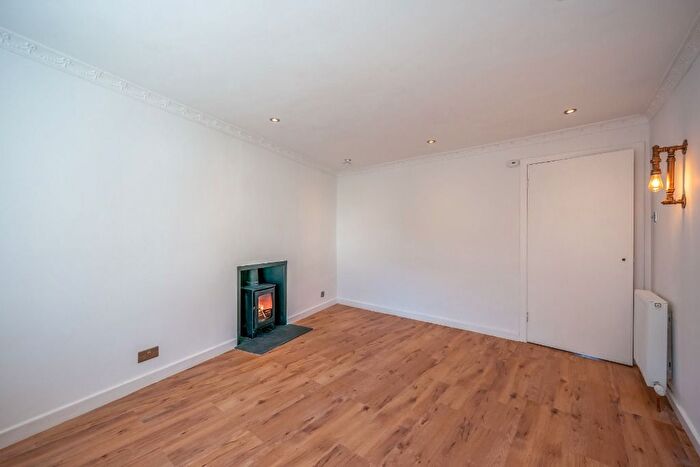 2 Bedroom Cottage To Rent In Main Street, Upper Largo, KY8