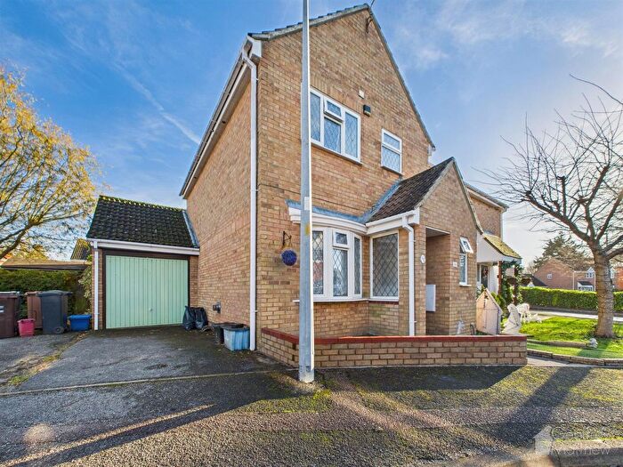 3 Bedroom Semi Detached House For Sale In Chalkdown, Chells Manor, Stevenage, SG2