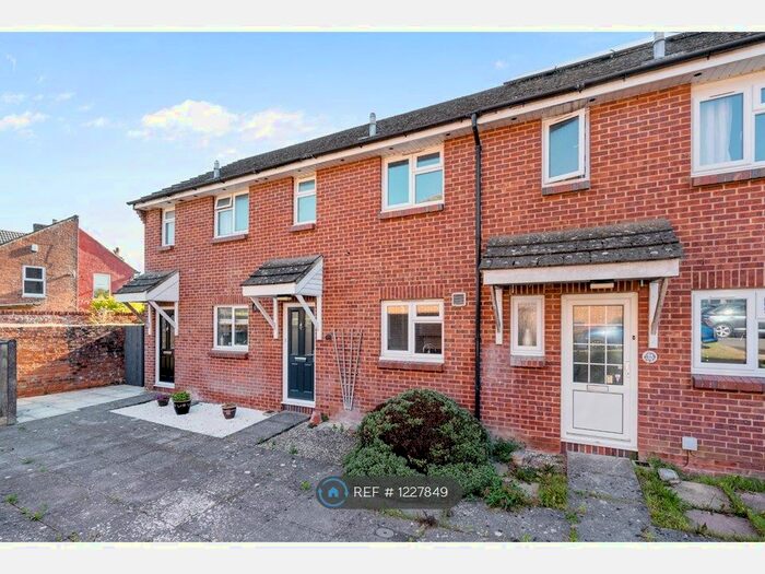 2 Bedroom Terraced House To Rent In Russell Road, Salisbury, SP2