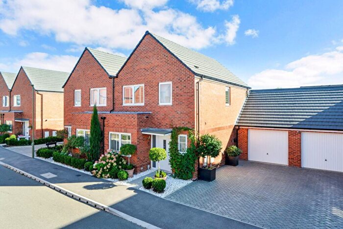 3 Bedroom Semi Detached House For Sale In Exbury Crescent, Cranleigh, GU6