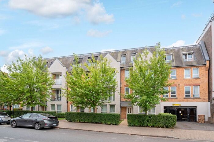 2 Bedroom Flat To Rent In Old Devonshire Road, Balham, London, SW12