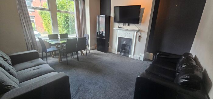 6 Bedroom Terraced House To Rent In Headingley Avenue, Leeds, West Yorkshire, LS6