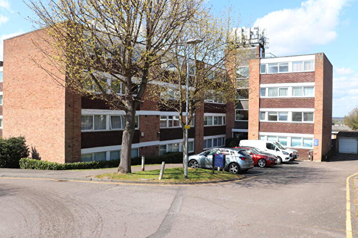 2 Bedroom Apartment To Rent In Radford Court, Billlericay, CM12