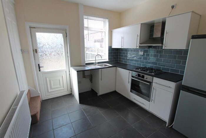 2 Bedroom End Of Terrace House To Rent In Snydale Road, Cudworth, Barnsley, S72