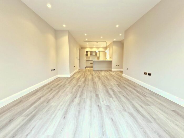 2 Bedroom Flat To Rent In Camlet Way, Barnet, EN4