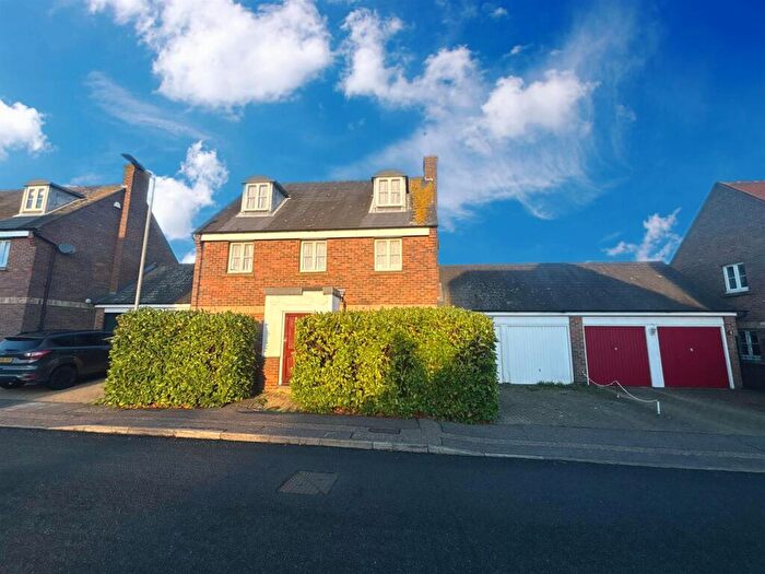 5 Bedroom Detached House For Sale In Beeleigh Link, Chelmsford, CM2