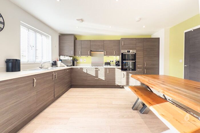 4 Bedroom Detached House For Sale In Stag Walk, Binfield, Berkshire, RG42