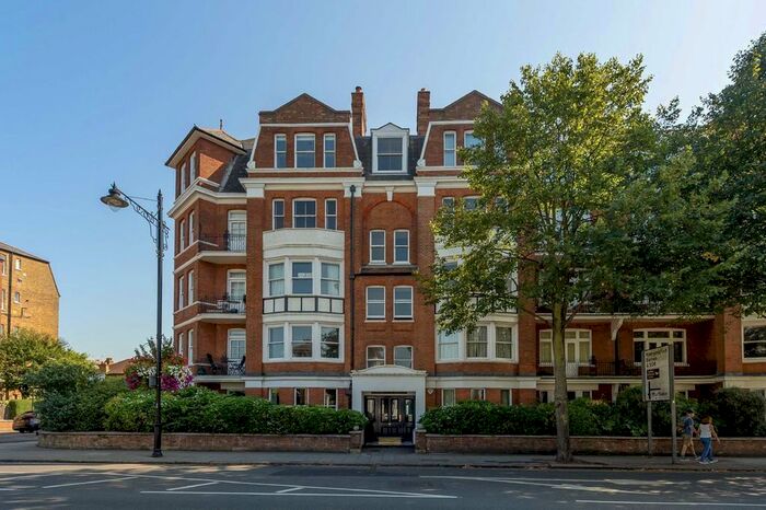 3 Bedroom Flat To Rent In Castelnau, London SW13