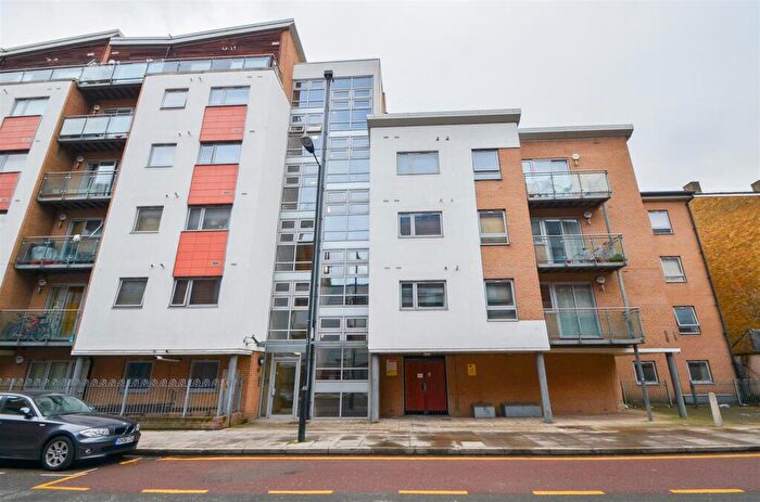 2 Bedroom Flat To Rent In Cubix Apartments, Violet Road, London, E3