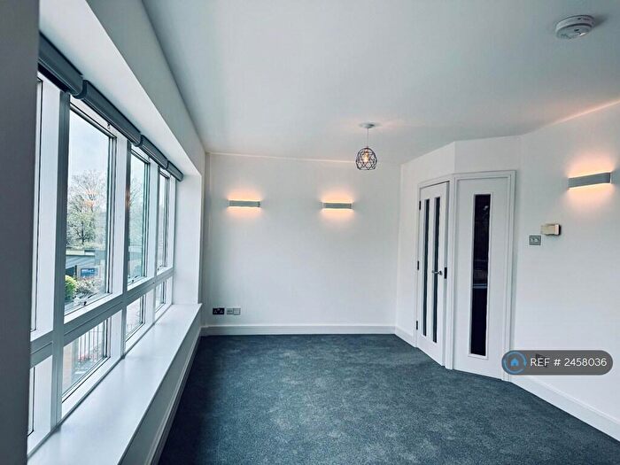 2 Bedroom Flat To Rent In Northpoint, Bromley, BR1