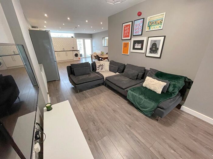 6 Bedroom House To Rent In Pownall Square, L3