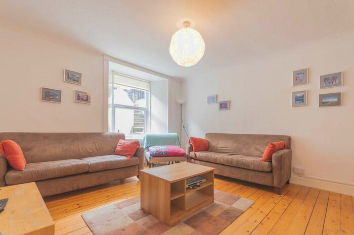 3 Bedroom Flat To Rent In Montague Street Edinburgh United Kingdom, EH8