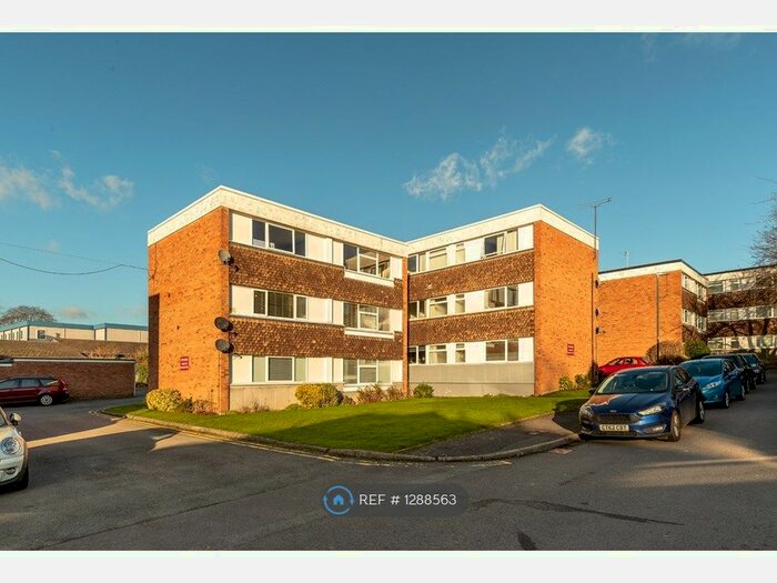 2 Bedroom Flat To Rent In Remburn Gardens, Warwick CV34
