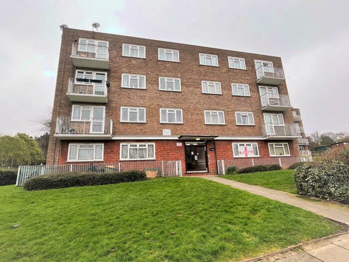 2 Bedroom Flat To Rent In Patricia Court, Upper Wickham Lane, Welling, DA16
