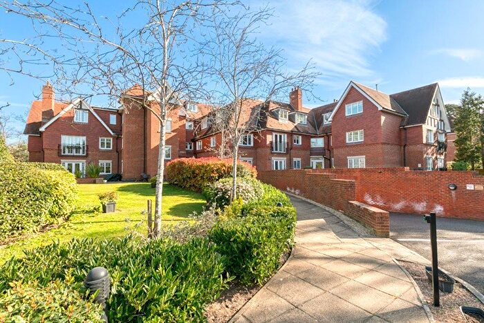 2 Bedroom Apartment To Rent In Bridgewater Road, Weybridge, KT13
