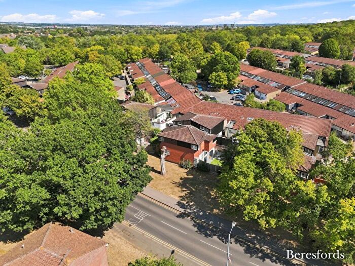 1 Bedroom Apartment For Sale In Mildmayes, Langdon Hills, SS16