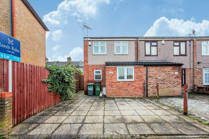 3 Bedroom End Of Terrace House To Rent In Blanche Street, London, E16