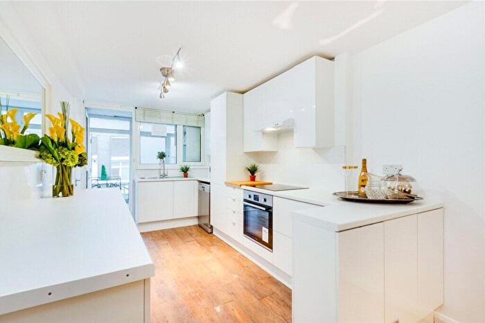 3 Bedroom Flat For Sale In Finborough Road, London, SW10