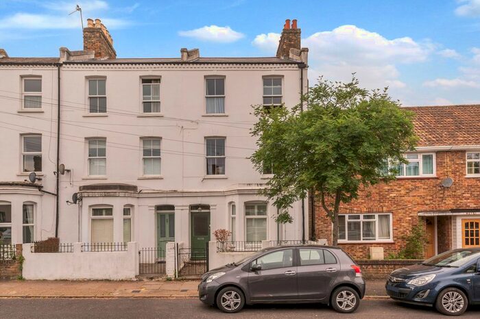 2 Bedroom Flat To Rent In Landcroft Road, London, SE22
