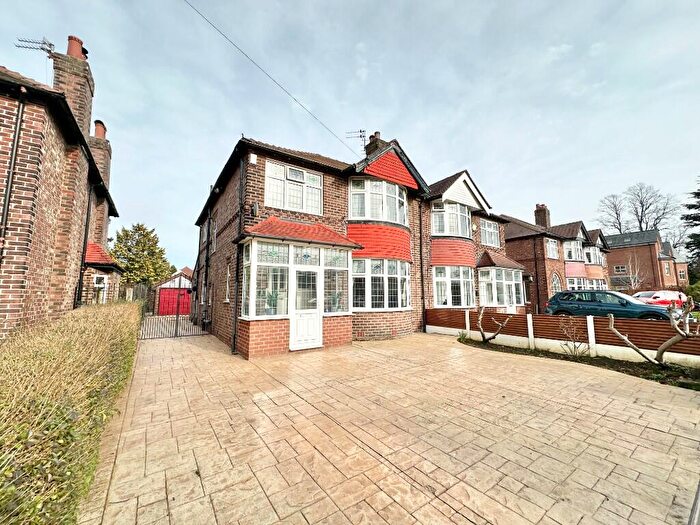 3 Bedroom Semi Detached House For Sale In Hunston Road, Sale, Greater Manchester, M33