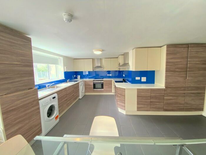 7 Bedroom Semi-Detached House To Rent In Pershore Place, Coventry, West Midlands, CV4