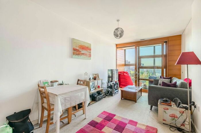 1 Bedroom Flat To Rent In Lombard Road, Battersea, London, SW11