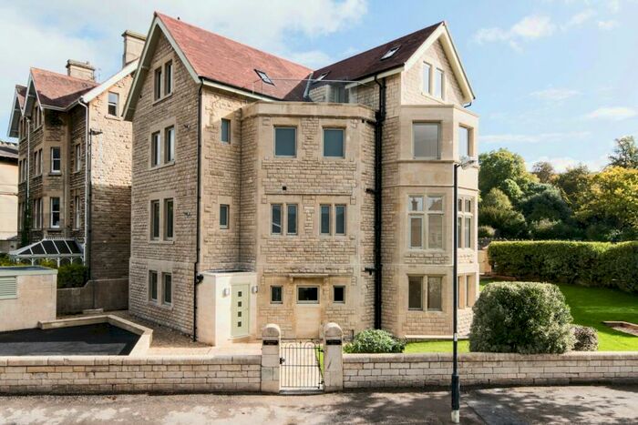 Apartment To Rent In Beckford Road, Bath, BA2