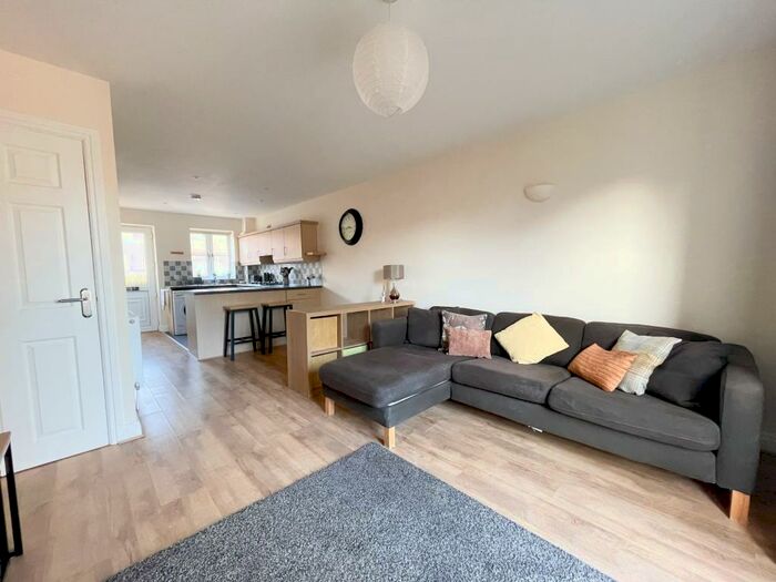 2 Bedroom Town House To Rent In Viking Court, Bracebridge Heath, LN4