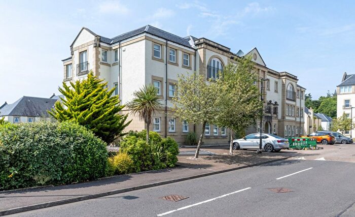 3 Bedroom Flat For Sale In Harbourside, Inverkip, PA16