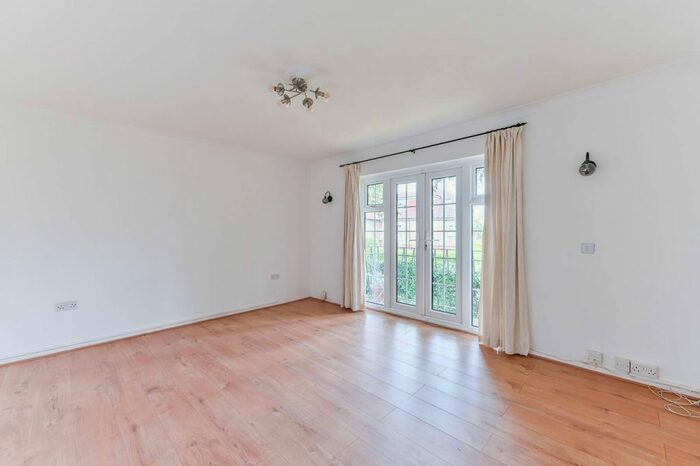 2 Bedroom Flat To Rent In Marian Court, Sutton, SM1