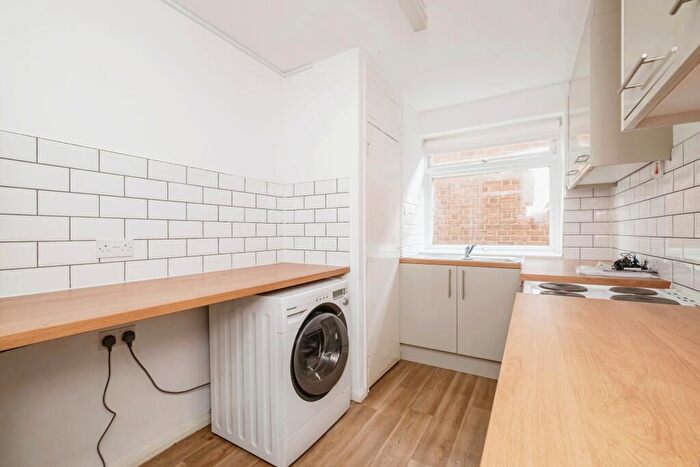 2 Bedroom Flat For Sale In Goldsworth Road, Woking, Surrey, GU21