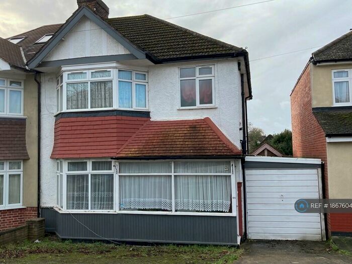 3 Bedroom Semi-Detached House To Rent In Kingsmere Park, Kingsbury, NW9