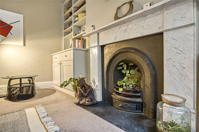 2 Bedroom Flat For Sale In Granville Square, Islington, London, WC1X