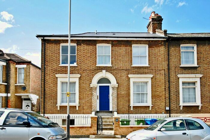 1 Bedroom Flat To Rent In Evelina Road, Nunhead, SE15