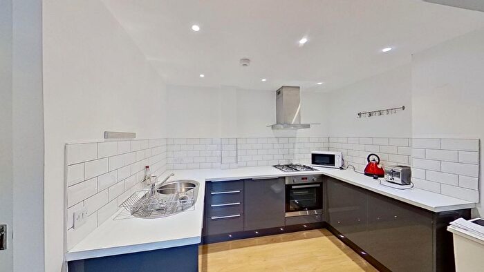 1 Bedroom Flat To Rent In Albert Street, Edinburgh, Midlothian, EH7